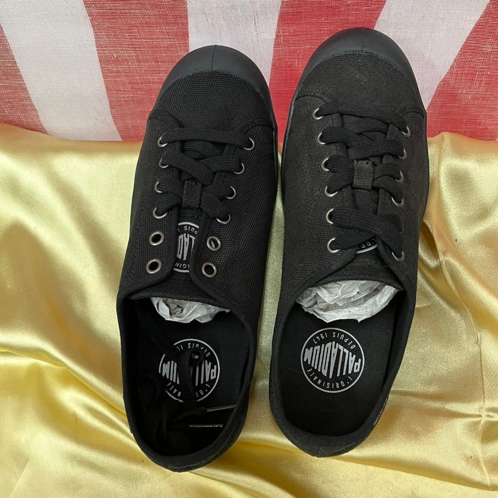 NWB Palladium LR Originale shoes